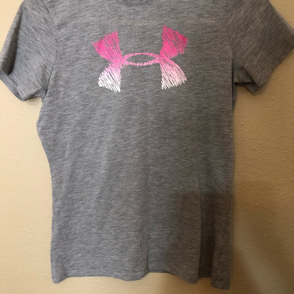 Gray Under Armour cap sleeve shirt